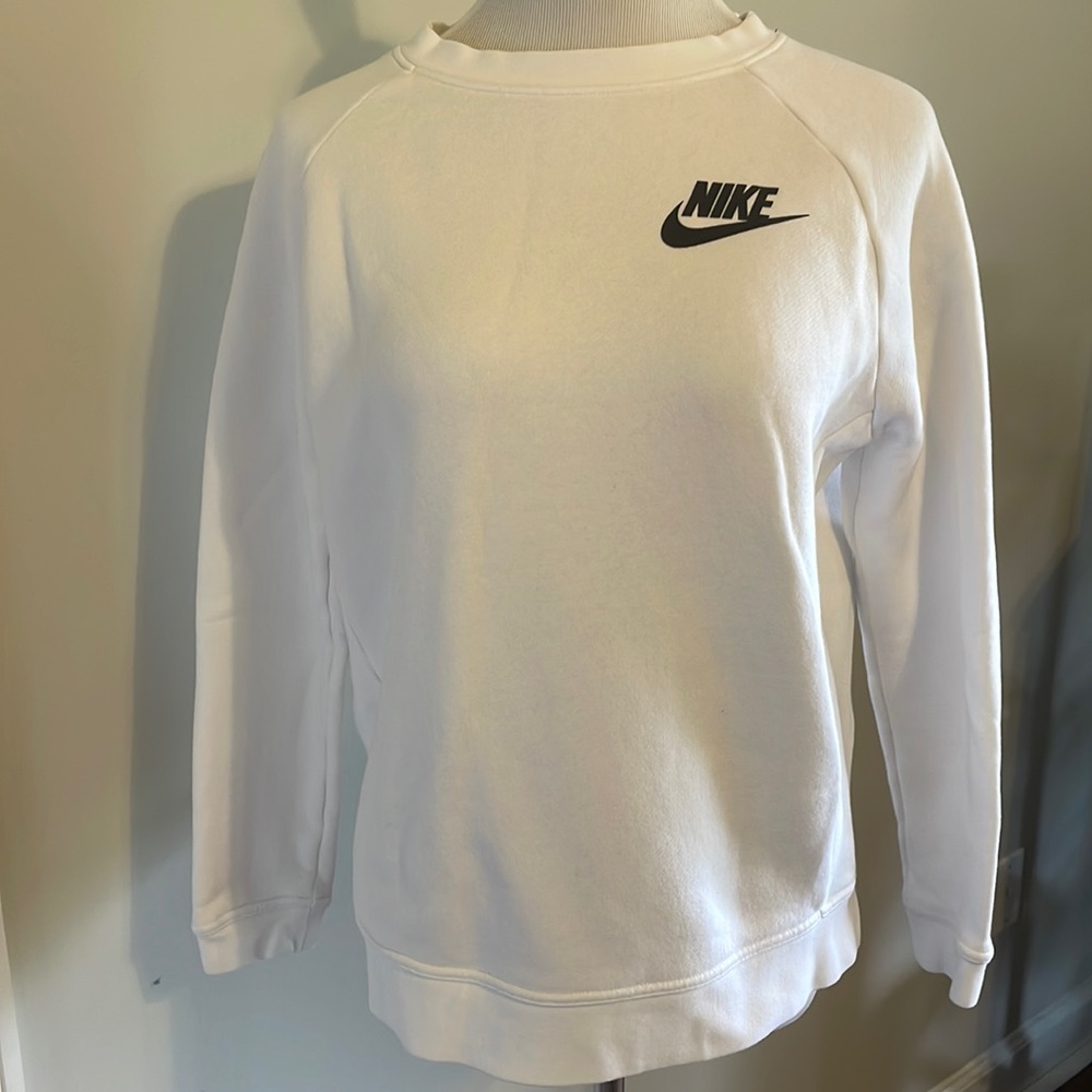 Women’s White Nike Sweatshirt! Size medium! Perfect condition!
